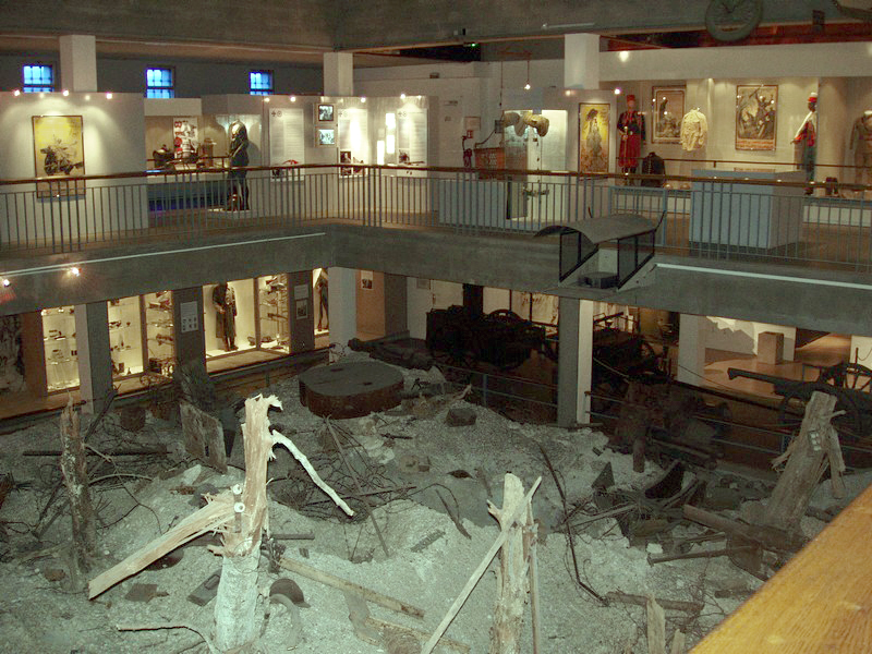 reconstitution champ bataille verdun mémorial BALADES HISTORIQUES reconstitution champ bataille verdun mémorial BALADES HISTORIQUES